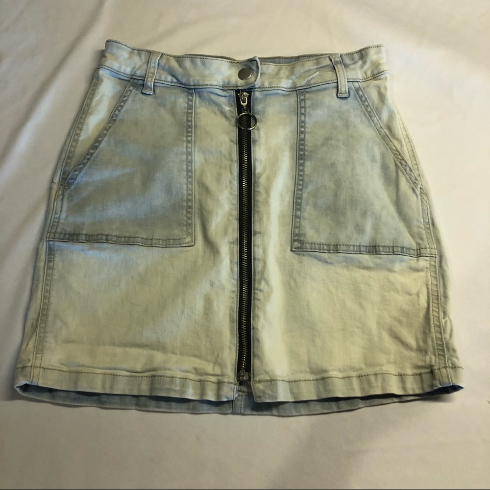 Zip-up jean skirt